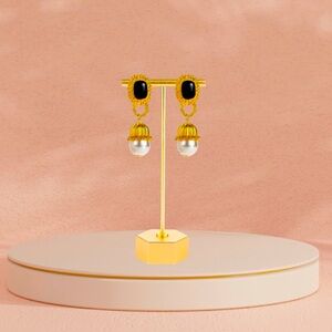 Des’on Women’s Amelia Black & Gold Pearl Drop Earrings